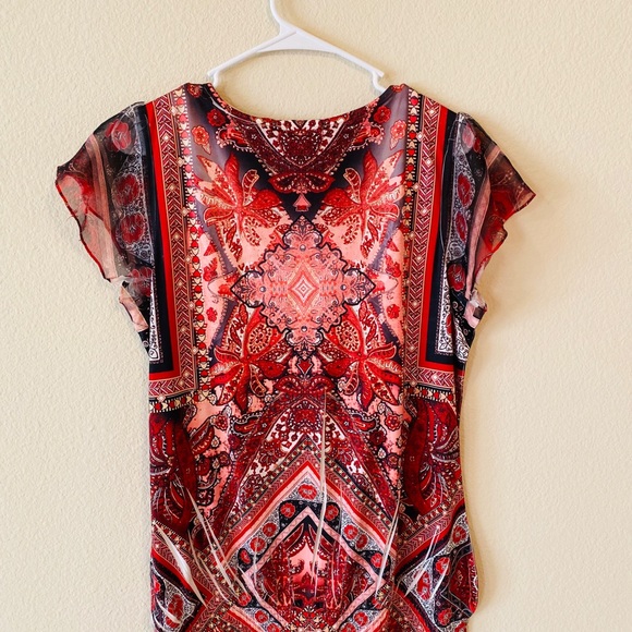 Red pattern blouse - Picture 4 of 5